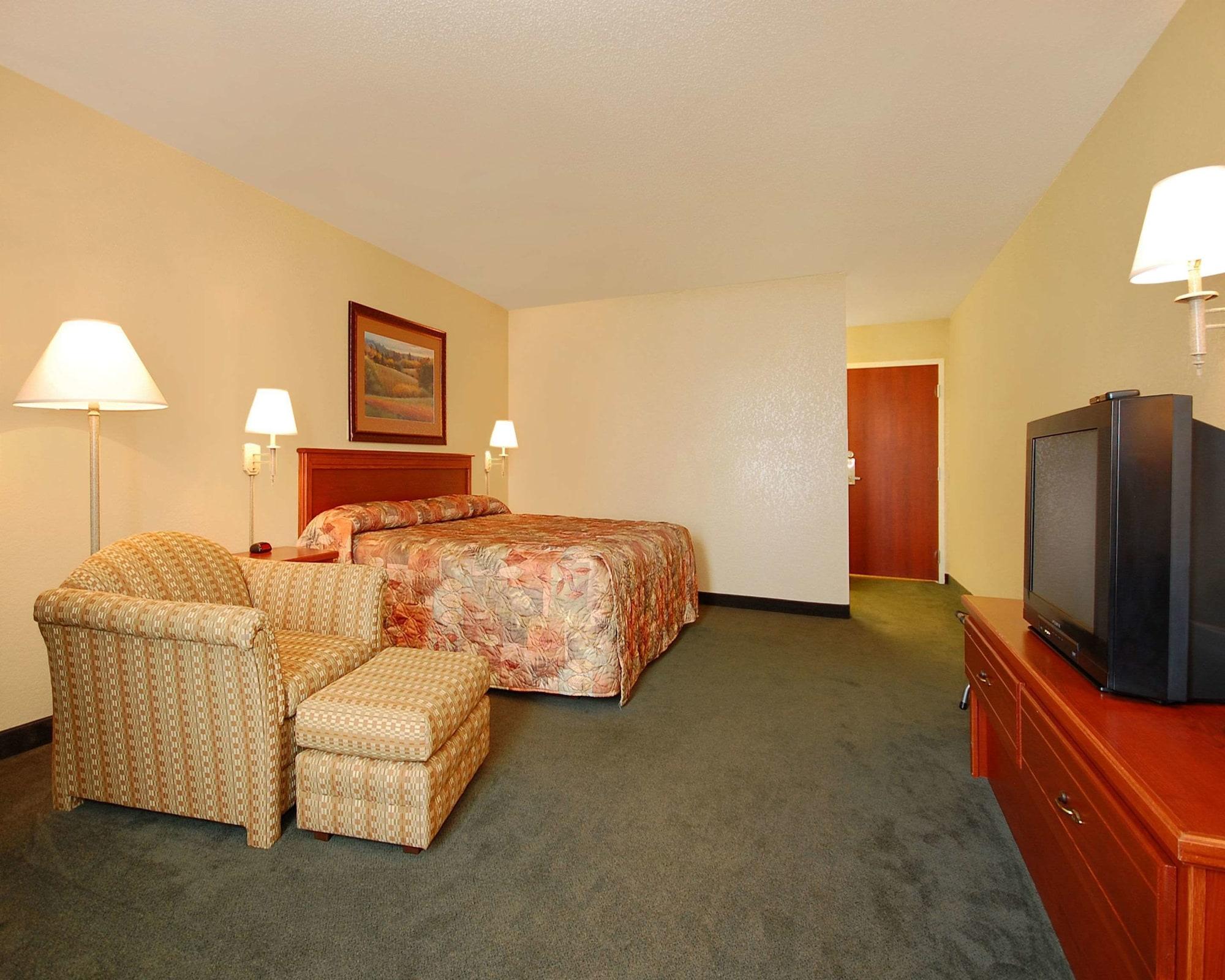 Econo Lodge Inn & Suites Kearney Buitenkant foto