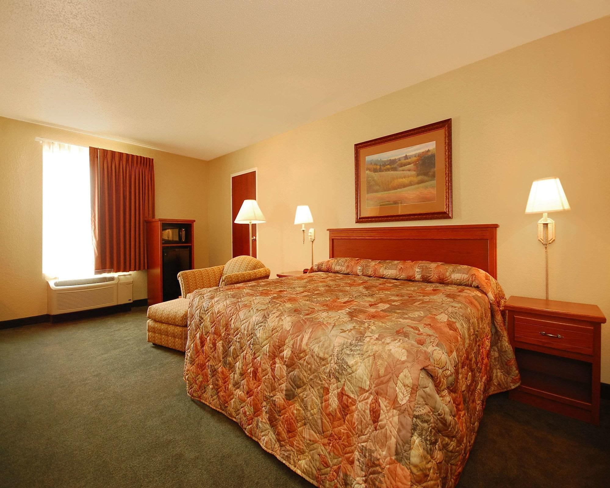 Econo Lodge Inn & Suites Kearney Buitenkant foto