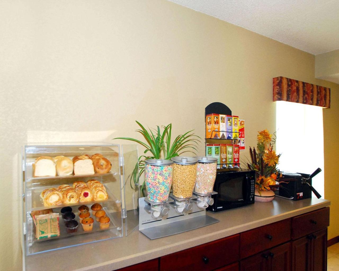 Econo Lodge Inn & Suites Kearney Buitenkant foto
